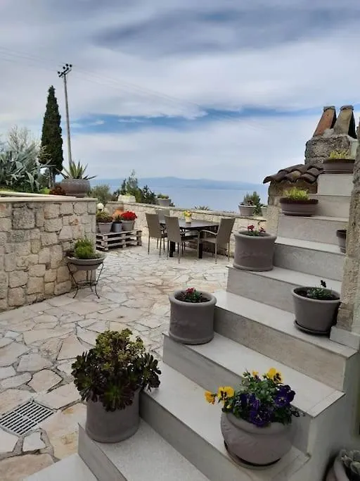 Rodon - Appartment With Seaview Backyard In Άφυτος Διαμέρισμα