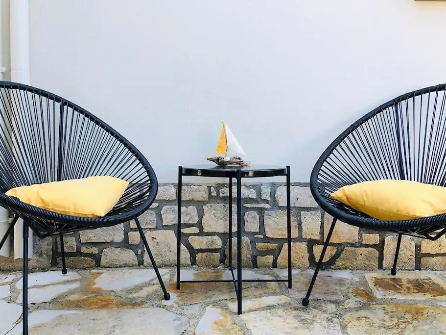 Rodon - Appartment With Seaview Backyard In Άφυτος Διαμέρισμα