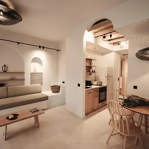 Om Living Άφυτος