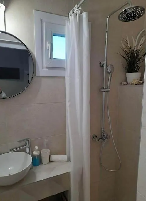 Apartment Rodon - Appartment With Seaview Backyard In Afytos Greece